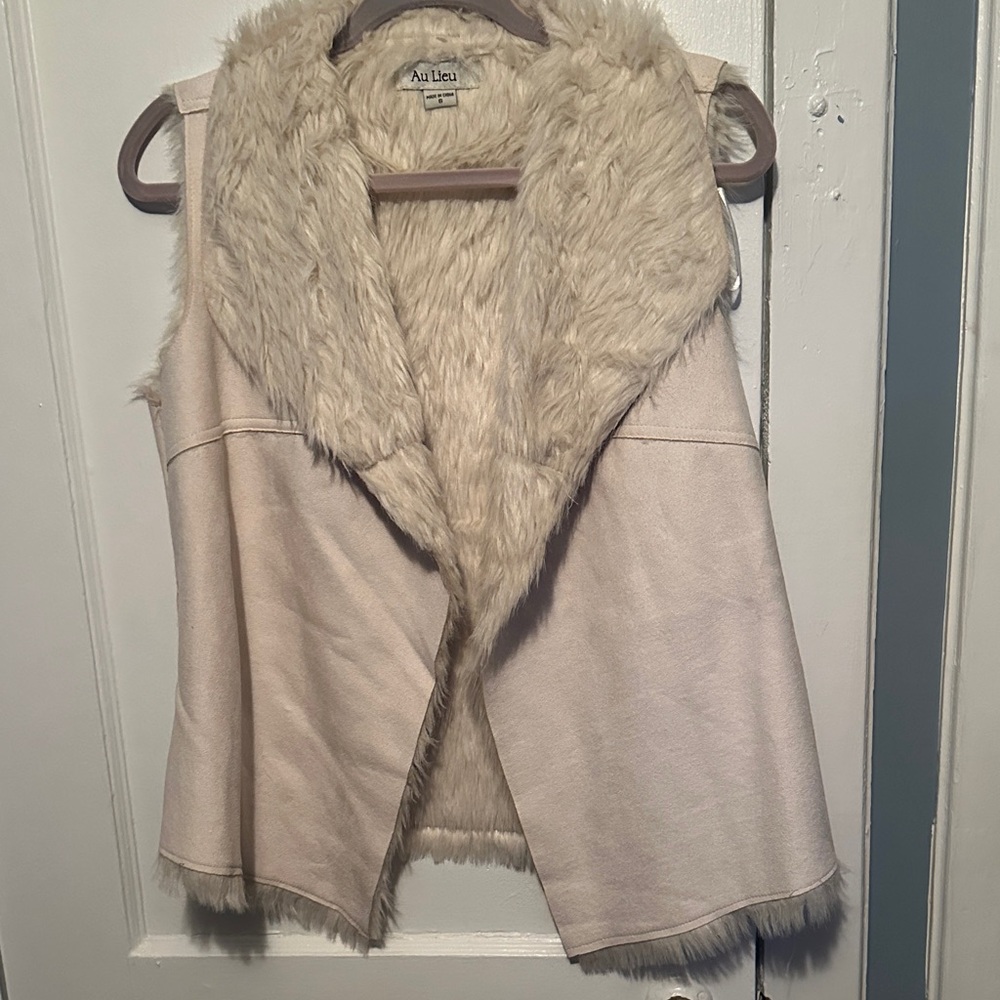 Cream Au Lieu Faux Fur Vest